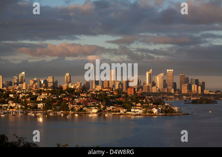 Am frühen Morgen Blick auf Skyline von Sydney CBD mit Wohn-Point Piper und Rose Bay im Vordergrund Sydney Australia Stockfoto