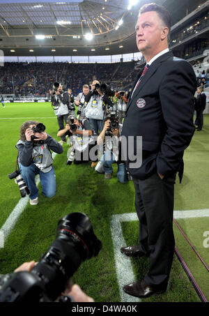 Deutsche Bundesliga, findet 5. Spieltag, dem Spiel TSG Hoffenheim gegen FC Bayern München statt am Neckar-Stadion in Sinsheim, Deutschland, 21. September 2010. Münchens Trainer Louis van Gaal. Foto: Ronald Wittek Stockfoto