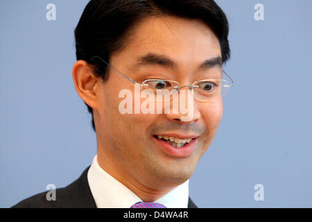 Bundesgesundheitsminister Philipp Roesler präsentiert den neue Gesetzesentwurf für die Gesundheitsreform auf Deutsch-Pressekonferenz in Berlin, Deutschland, 22. September 2010. Roesler informierte über den Entwurf für die finanzielle Unterstützung von der gesetzlichen Krankenversicherung, die auf vom Kabinett früher vereinbart worden war. Foto: Wolfgang Kumm Stockfoto