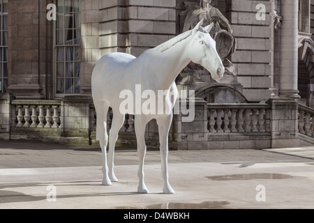 London, Skulptur The Mall Mark Wallinger "White Horse" Stockfoto