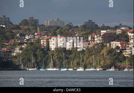 Waterfront Apartments und Luxusvillen mit Blick auf Sirius Cove auf der unteren North Shore Sydney Australia Stockfoto