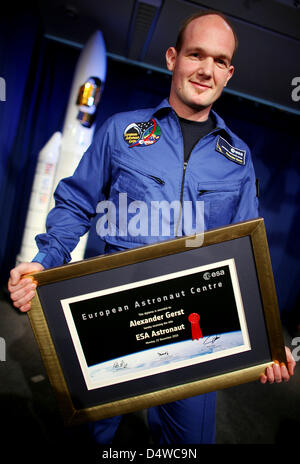 Deutscher Astronaut Alexander Gerst ist einer der sechs neue Astronauten der Europäischen Weltraumorganisation (ESA) in Köln, 22. November 2010. Foto: OLIVER BERG Stockfoto