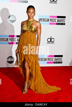 US-Schauspielerin Jada Pinkett Smith kommt für den 38th Annual American Music Awards in Los Angeles, Kalifornien, USA, 21. November 2010. Foto: Hubert Boesl Stockfoto