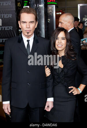 US-Schauspieler Billy Bob Thornton und seine Freundin Connie Angland besucht die Premiere des Films "Faster" in Grauman Chinese Theatre in Los Angeles, USA, 22. November 2010. Foto: Hubert Boesl Stockfoto