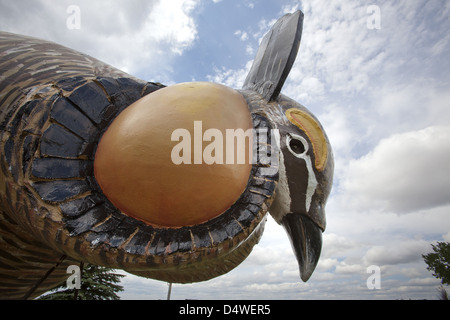 Detail der boomenden Prairie Chicken Statue an Rothsay, Minnesota Stockfoto