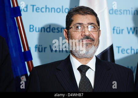 Berlin, 30. Januar 2013. Während des Besuchs des ägyptischen Präsidenten Mohammed Mursi findet die Konferenz der deutsch-ägyptischen Gemischten Wirtschaftskommission an das Bundesministerium für Wirtschaft und Technologie (BMWi) in Berlin. Die Sitzung wird von Federal Minister Dr. Philipp Rösler und dem ägyptischen Minister für Industrie und Handel, Hatem Saleh geführt.   Foto: Mohammed Mursi Stockfoto