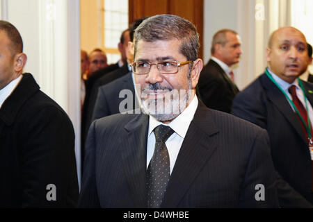 Berlin, 30. Januar 2013. Während des Besuchs des ägyptischen Präsidenten Mohammed Mursi findet die Konferenz der deutsch-ägyptischen Gemischten Wirtschaftskommission an das Bundesministerium für Wirtschaft und Technologie (BMWi) in Berlin. Die Sitzung wird von Federal Minister Dr. Philipp Rösler und dem ägyptischen Minister für Industrie und Handel, Hatem Saleh geführt.   Foto: Mohammed Mursi Stockfoto