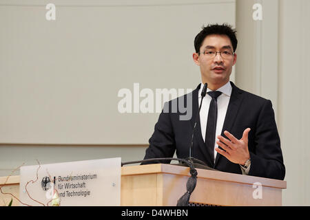 Berlin, 30. Januar 2013. Während des Besuchs des ägyptischen Präsidenten Mohammed Mursi findet die Konferenz der deutsch-ägyptischen Gemischten Wirtschaftskommission an das Bundesministerium für Wirtschaft und Technologie (BMWi) in Berlin. Die Sitzung wird von Federal Minister Dr. Philipp Rösler und dem ägyptischen Minister für Industrie und Handel, Hatem Saleh geführt.   Foto: Bundesminister Roesler eine Rede auf der Konferenz von der deutsch-ägyptischen Gemischten Wirtschaftskommission Stockfoto