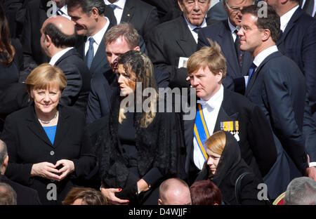 Vatikanstadt, Rom, Italien. 19. März 2013. Bundeskanzlerin Angela Merkel (L-R), Prinzessin Maxima und Prinz Willem-Alexander der Niederlande niederländische Ministerpräsident Mark Rutte besuchen die Einweihung-Masse der Papst Francis in der Vatikanstadt, 19. März 2013. Foto: Patrick van Katwijk/Dpa/Alamy Live News / Niederlande und Frankreich: aus Stockfoto