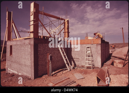 Außen eine experimentelle alle Aluminium-Bier und alkoholfreies Getränk kann unter Hausbau in der Nähe von Taos, New Mexiko. Stockfoto