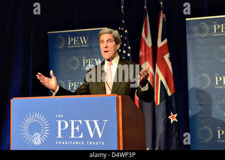 Washington DC, USA. 18. März 2013. US-Außenminister John Kerry liefert Bemerkungen an der Ross Sea Conservation Rezeption der National Geographic Society 18. März 2013 in Washington, DC. Bildnachweis: US-State Department / Alamy Live News Stockfoto