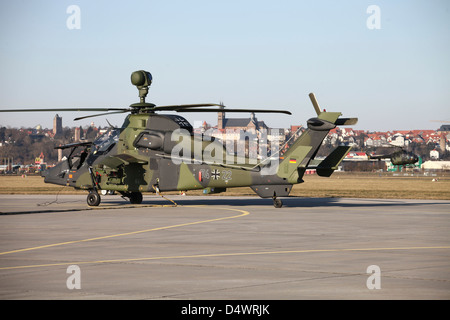 German Tiger Eurocopter in Fritzlar Flugplatz, Deutschland, in Vorbereitung für den Afghanistan-Einsatz. Stockfoto