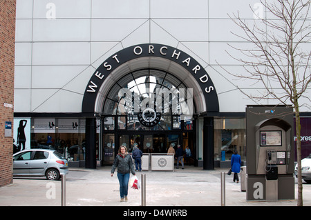 West-Obstgärten Einkaufszentrum Eingang, Coventry, UK Stockfoto