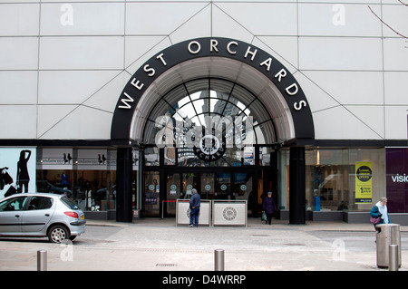 West-Obstgärten Einkaufszentrum Eingang, Coventry, UK Stockfoto