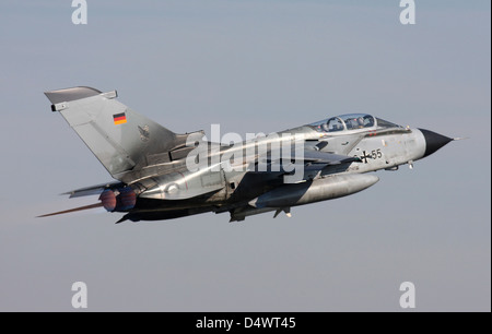 Deutsche Tornado ECR bewaffnet mit einer Schaden-Anti-Radar-Raketen. während der Übung ELITE auszuziehen über Deutschland. Stockfoto