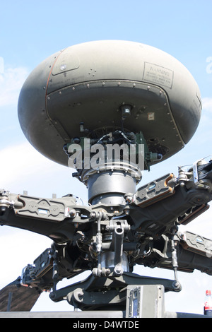 Nahaufnahme von des AH-64 Apache Hubschraubers Mast montiert AN/APG-78 Longbow Fire Control Radar. Stockfoto