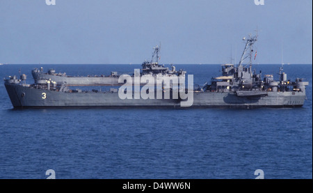 Südkoreanische amphibischer Angriff Schiffe vor der Küste von Tok Sok-Ri. Stockfoto