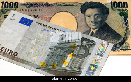 Euro und japanische Yen Banknoten Stockfoto