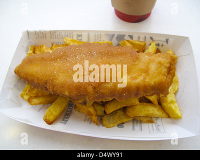 Fish And Chips in Karton Teller Stockfoto