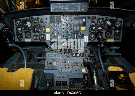 Westland Sea King XV663 Helikopter-Cockpit und Bedienelemente Stockfoto