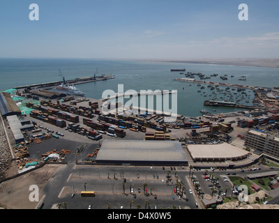 Der Hafen von Arica im Norden Chiles. Kreuzfahrtschiff, die Entdeckung vor Anker liegt Stockfoto