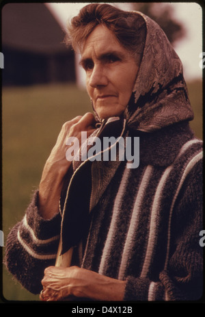 Diese Frau lebt in einem Milchviehbetrieb in der Nähe von Randolph Center Vermont..., 06/1974 Stockfoto