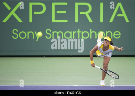 Miami, Florida, USA. 19. März 2013. AYUMI MORITA (JPN) kommt zurück zu einem phänomenalen drei Setter gegen Heather Watson (GBR) zu gewinnen.  Morita gewann 16,75, 64 und Willen Yanina Wickmayer (BEL) in die nächste Runde der Sony Open 2013 gegenüberstehen. (Foto: Andrew Patron)... Tennis - Sony Open Tennis - ATP World Tour Masters 1000 - Tennis-Center im Crandon Park Key Biscayne, Miami, Florida USA - Tag 2 - Dienstag, 19. März 2013. (Kredit-Bild: © Andrew Patron/ZUMAPRESS.com) Stockfoto