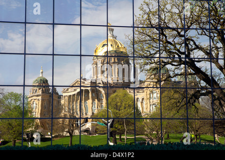 Reflexion des State Capitol Building, Des Moines, Iowa, USA Stockfoto