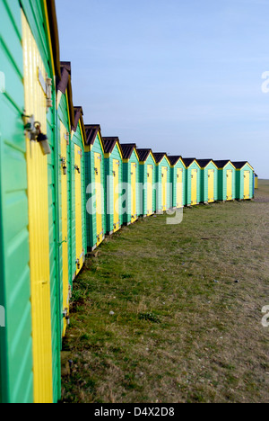 Farbenfrohe Strand Hütten auf littlehampton Meer Sussex uk Stockfoto