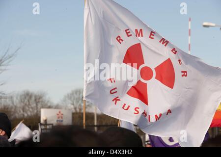 Planung für Hinkley C Kernkraftwerk, hat Somerset 19.03.2013 erteilt jedoch bleibt es zweifelhaft, dass ein Basispreis zwischen Regierung und EDF vereinbart werden kann.   Ein Marsch in Hinkley Nuclear Power Station, Somerset 10 th März 2012 gegen die britische Regierung Wahl der Kernkraft als tragende Säule der Stromversorgung Englands. Mehr als 1000 Menschen kamen zur Demo, hat eine der größten Anti-Atom-Protesten UK Station, Somerset und der britischen Regierung Wahl der Kernkraft als tragende Säule der Stromversorgung Englands gesehen. Stockfoto