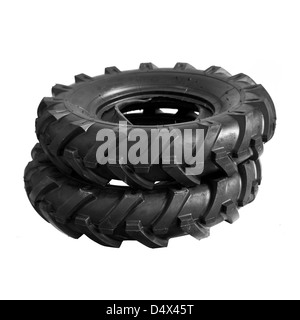 Neue, unbenutzte schwarze Grubber Reifen. Landwirtschaft und Landwirtschaft Hintergrundbild. Stockfoto