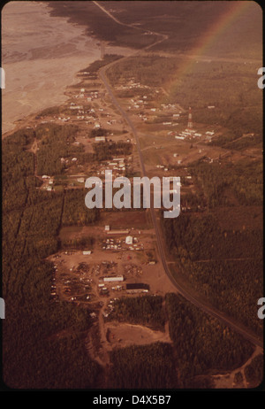 Dieses Foto vom August 1973 zeigt einen Blick nördlich von Delta Junction, Alaska, und erfasst die weite und zerklüftete Landschaft Alaskas. Stockfoto