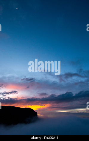 Sonnenuntergang im Nationalpark Nevado del Ruiz in Kolumbien. Stockfoto