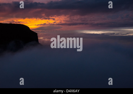 Sonnenuntergang im Nationalpark Nevado del Ruiz in Kolumbien. Stockfoto