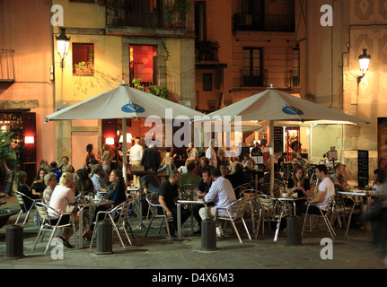 Am Abend am Placa de Santa Maria del Mar, Ribera Viertel, Barcelona, Spanien Stockfoto