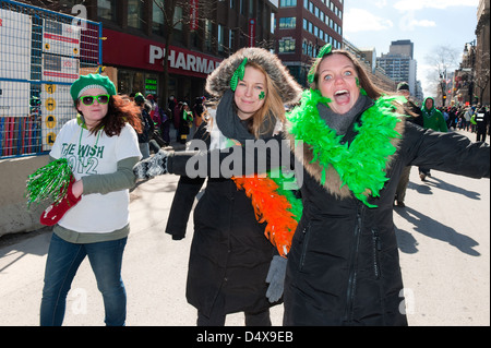 St. Patricks Day bei Montreals jährlichen Parade feiern. Stockfoto