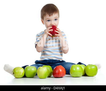 Baby Boy mit gesunden Lebensmitteln Stockfoto