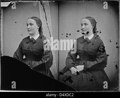Dieses Foto von Mathew Brady zeigt eine Frau aus der Zeit des Bürgerkriegs, die einen wichtigen historischen Moment der Beteiligung von Frauen während des Krieges festnimmt, eine seltene Darstellung weiblicher Präsenz in der Kriegsfotografie. Stockfoto