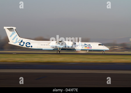 Flybe Saab 340 Twin Prop Flugzeug nimmt der Flughafen Glasgow. Stockfoto