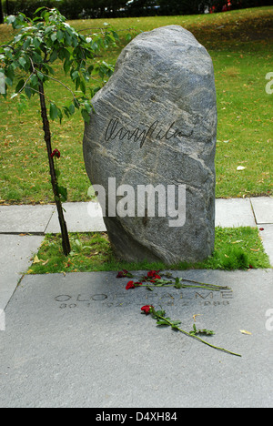 Grabstein auf dem Grab von Olof Palme auf Adolf Fredriks Friedhof, Stockholm Stockfoto