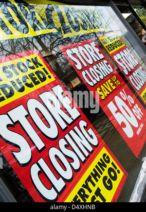 Schließen speichern Zeichen auf einem Schaufenster. Oxfordshire, England Stockfoto