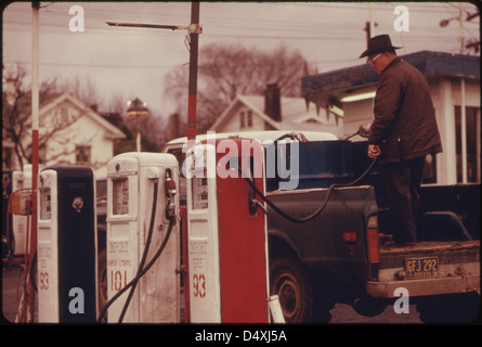 Importierten Benzin gab es in Oregon während der Ölkrise von 1973 / 74 auf doppelte Kosten des heimischen Brennstoffes 03/1974 Stockfoto