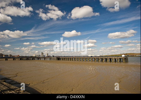 Am Fluss Themse bei Erith, Kent, UK Stockfoto