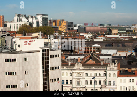 Birmingham Stadtzentrum mit Blick über das Waffenviertel zum Millennium Point, Großbritannien Stockfoto