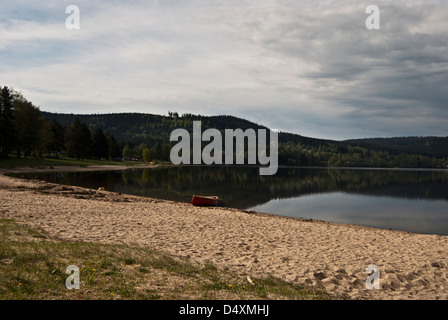 Sandstrand am Lipno-Stausee in Tschechien Stockfoto