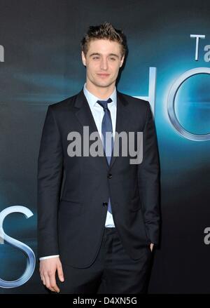 Los Angeles, Kalifornien, USA. 19. März 2013. Max Irons im Ankunftsbereich für THE HOST Premiere, Cinerama Dome at The Arclight Hollywood, Los Angeles, CA 19. März 2013. Foto von: Dee Cercone/Everett Collection/Alamy Live-Nachrichten Stockfoto