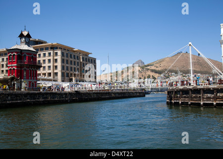 Waterfront Clock Tower Bridge in Cape Town - Südafrika Stockfoto