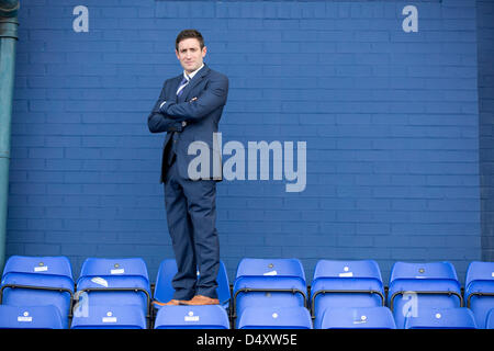 Oldham, Großbritannien. 20. März 2013. Oldham Athletic Football Club, Boundary Park zeigen ihre neuen Manager Lee Johnson, Lee ist der jüngste Manager in der Football League.      Bildnachweis: Mark Waugh / Alamy Live News Stockfoto