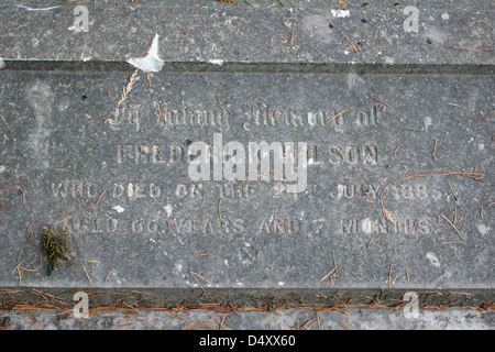 Das Grab von Frederick Wilson, eine britische Freebooter und Hunter, am Christ Church Cemetery in Camels Back Road in Mussoorie. Stockfoto