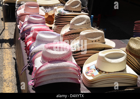 Kinder-Cowboy-Hüte für Verkauf Stockfoto